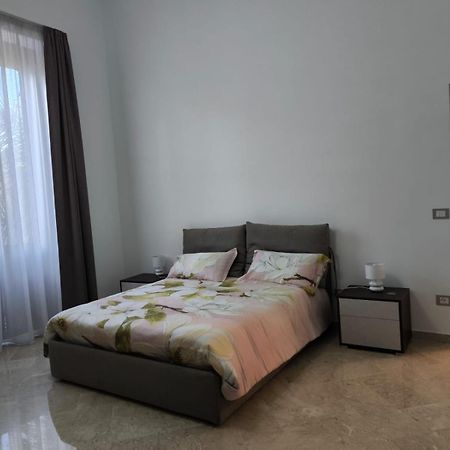 La Casa Rossa Apartment Brindisi Bagian luar foto