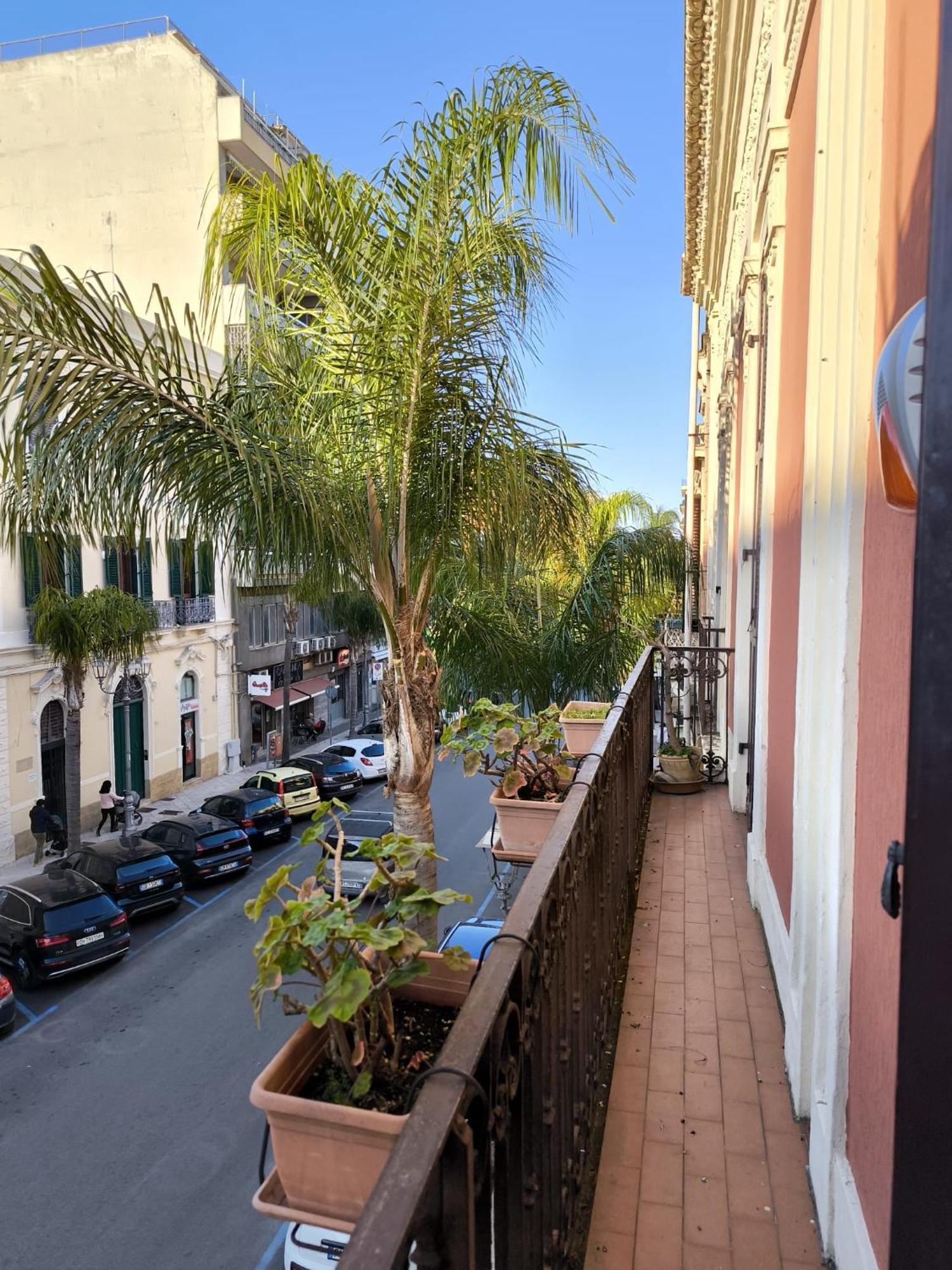La Casa Rossa Apartment Brindisi Bagian luar foto